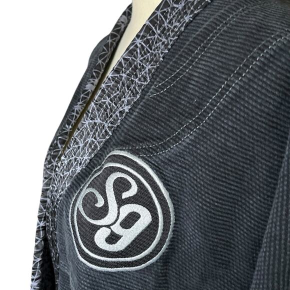 Strych 9 Hemlock Gi Jiu Jitsu Athletic Wear Charcoal Black Men’s Fighter Robe - Picture 3 of 10